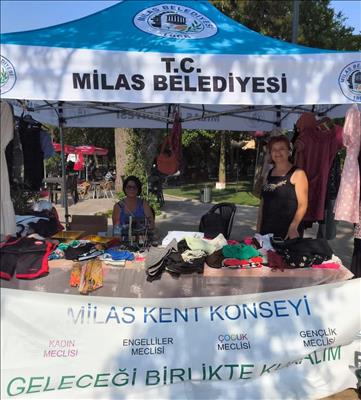 Kıyafetler yine cana dönüştü!